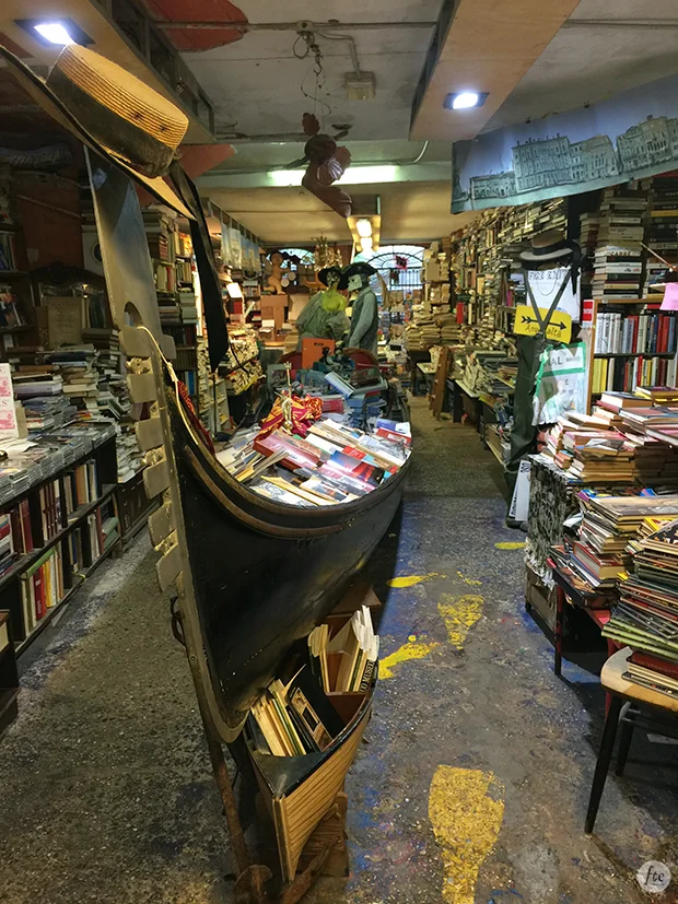 Foto da livraria Libreria Acqua Alta — Veneza, Itália