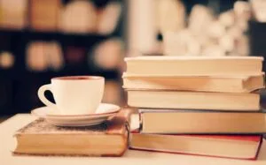 livro e café