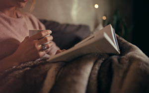 Imagem conceitual sobre solidão na literatura para artigo do Livro&Café